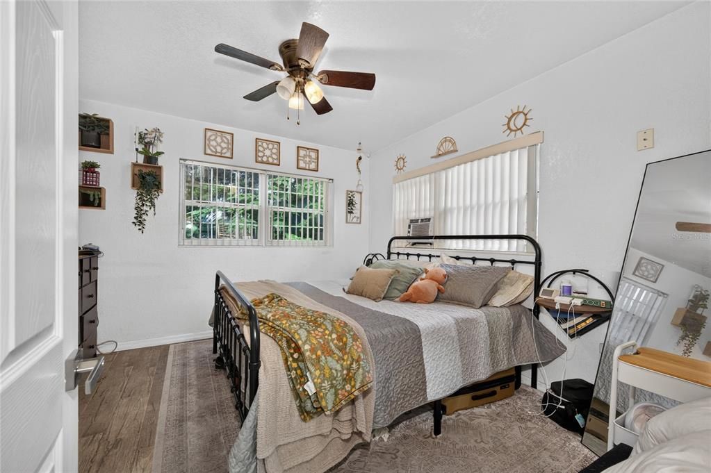 For Sale: $239,900 (4 beds, 2 baths, 1320 Square Feet)