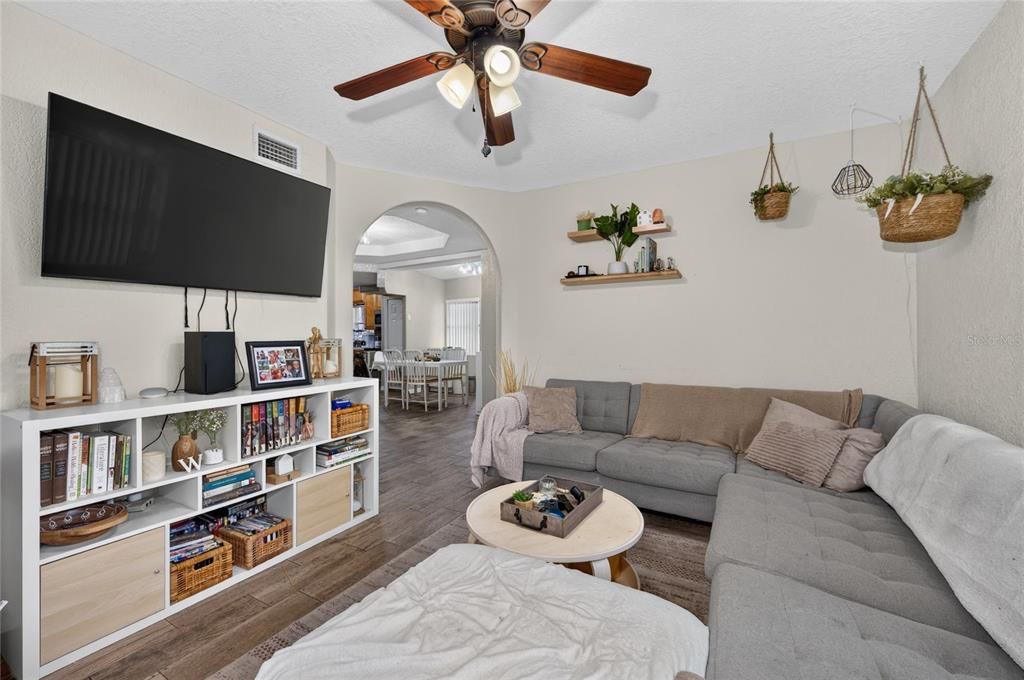 For Sale: $239,900 (4 beds, 2 baths, 1320 Square Feet)