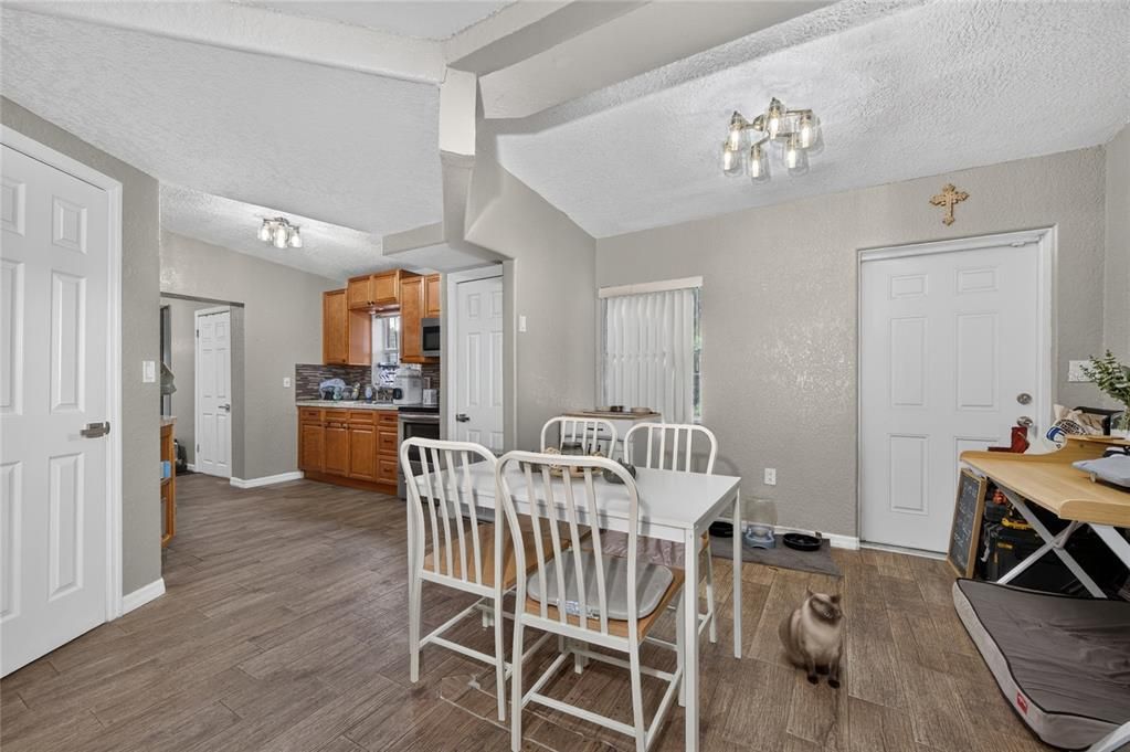 For Sale: $239,900 (4 beds, 2 baths, 1320 Square Feet)
