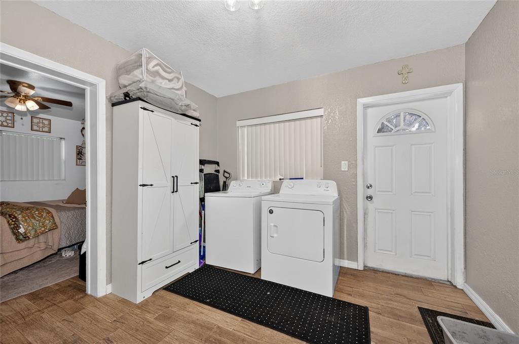 For Sale: $239,900 (4 beds, 2 baths, 1320 Square Feet)