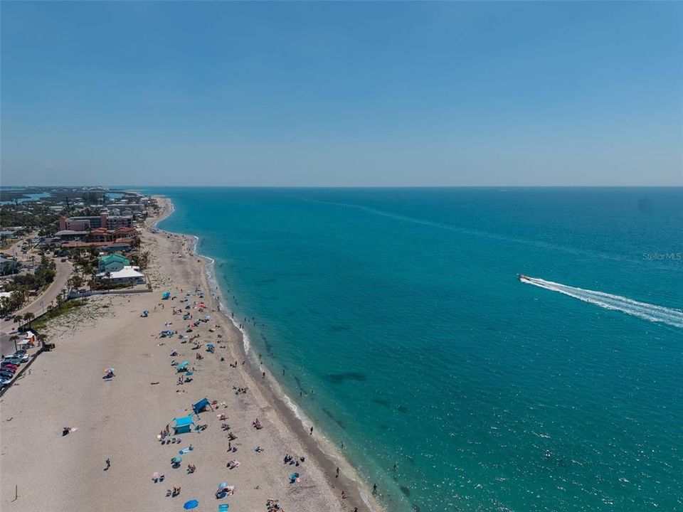 En Venta: $575,000 (2 camas, 2 baños, 1405 Pies cuadrados)