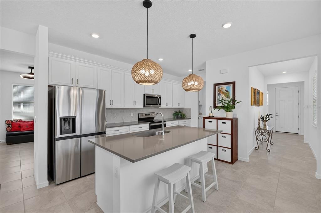 For Sale: $339,585 (2 beds, 2 baths, 1656 Square Feet)