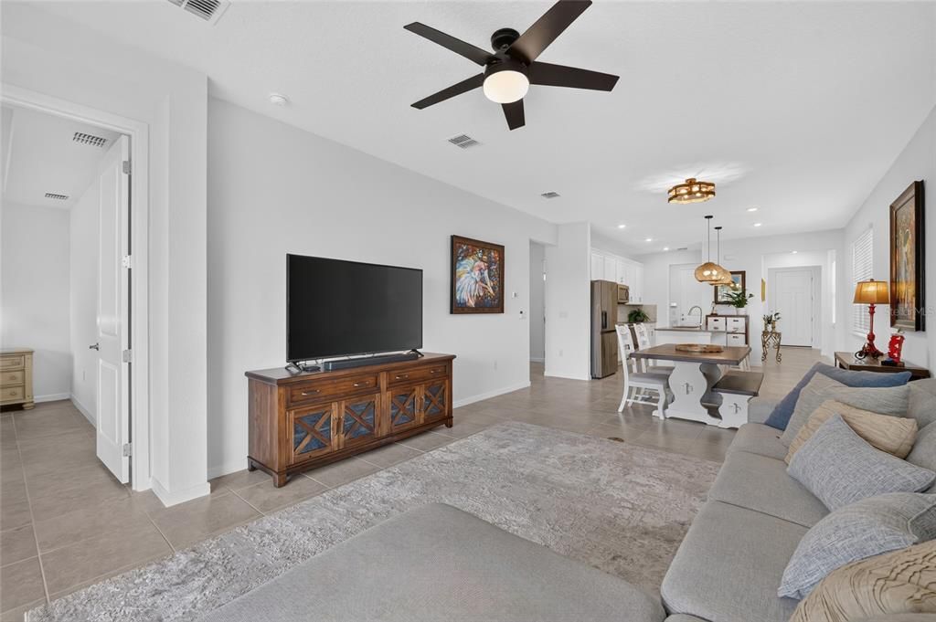 For Sale: $339,585 (2 beds, 2 baths, 1656 Square Feet)