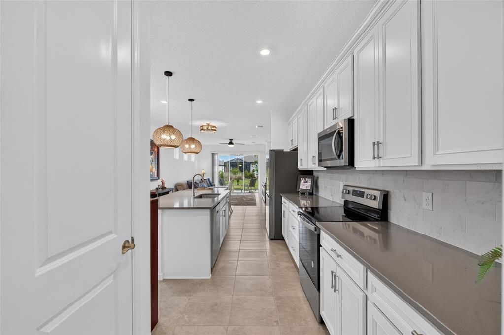 For Sale: $339,585 (2 beds, 2 baths, 1656 Square Feet)