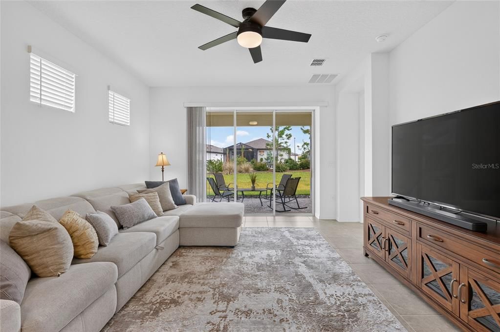 For Sale: $339,585 (2 beds, 2 baths, 1656 Square Feet)