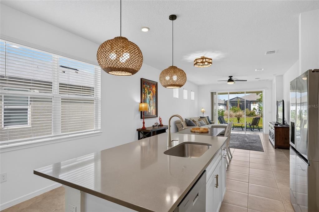 For Sale: $339,585 (2 beds, 2 baths, 1656 Square Feet)