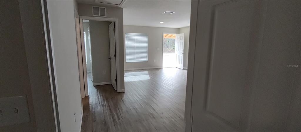 For Rent: $1,250 (2 beds, 2 baths, 972 Square Feet)