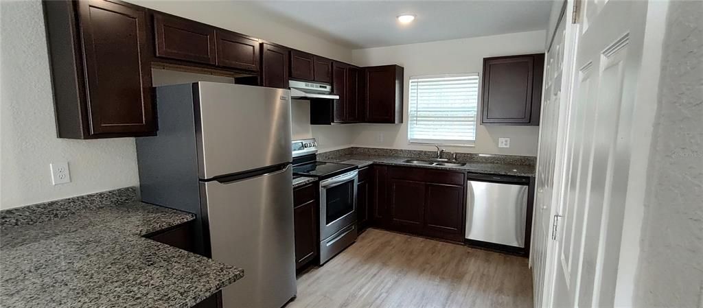 В аренду: $1,250 (2 спален, 2 ванн, 972 Квадратных фут)