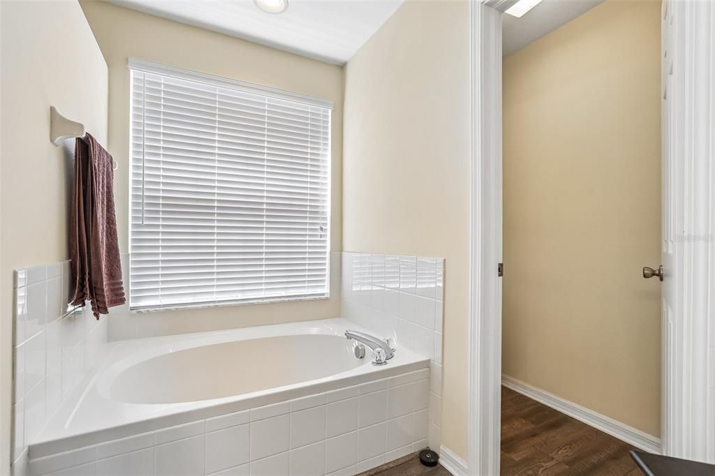 For Sale: $540,000 (4 beds, 3 baths, 2467 Square Feet)