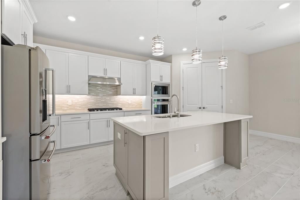 For Sale: $699,000 (4 beds, 3 baths, 2743 Square Feet)