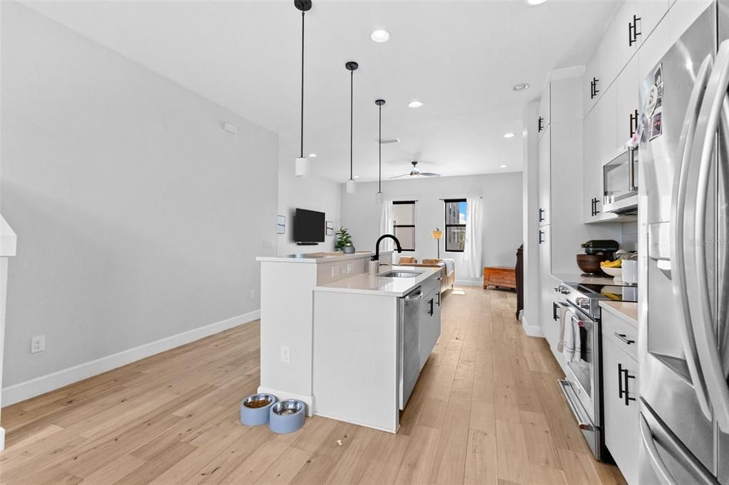 For Sale: $685,000 (3 beds, 3 baths, 2097 Square Feet)
