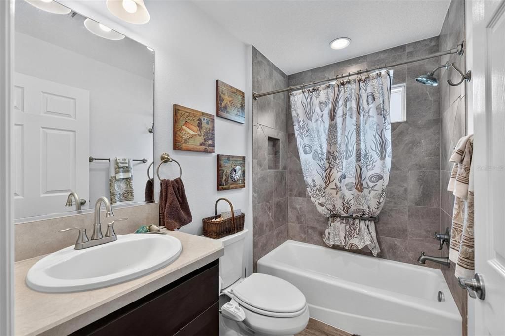 Activo con contrato: $399,000 (3 camas, 2 baños, 1569 Pies cuadrados)