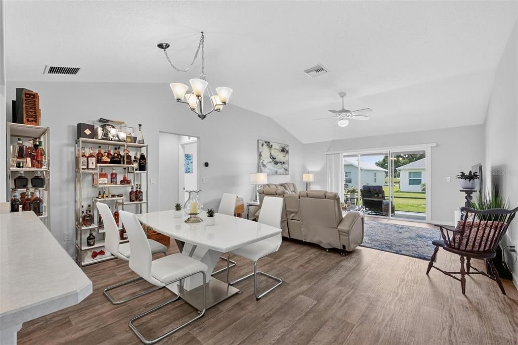 Activo con contrato: $399,000 (3 camas, 2 baños, 1569 Pies cuadrados)