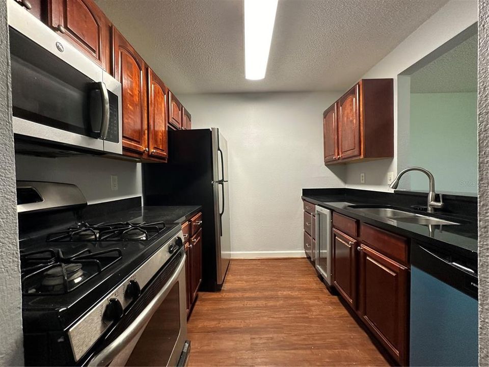 В аренду: $1,700 (3 спален, 2 ванн, 993 Квадратных фут)