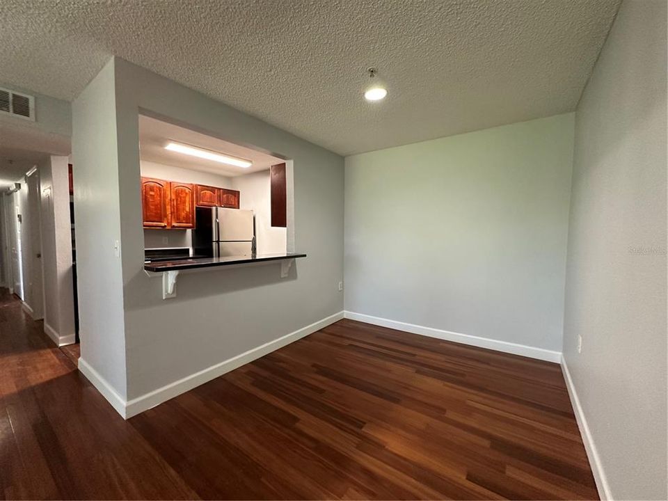В аренду: $1,700 (3 спален, 2 ванн, 993 Квадратных фут)