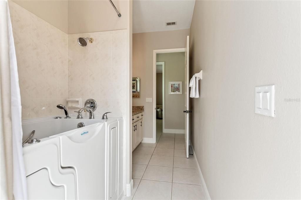 En Venta: $569,000 (4 camas, 3 baños, 3110 Pies cuadrados)