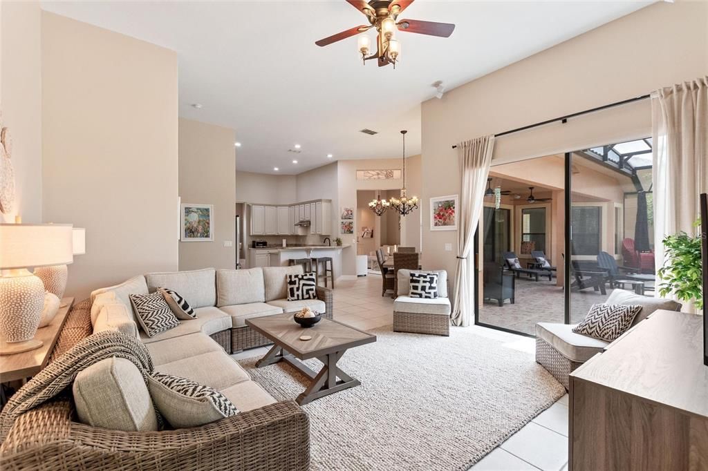 En Venta: $569,000 (4 camas, 3 baños, 3110 Pies cuadrados)