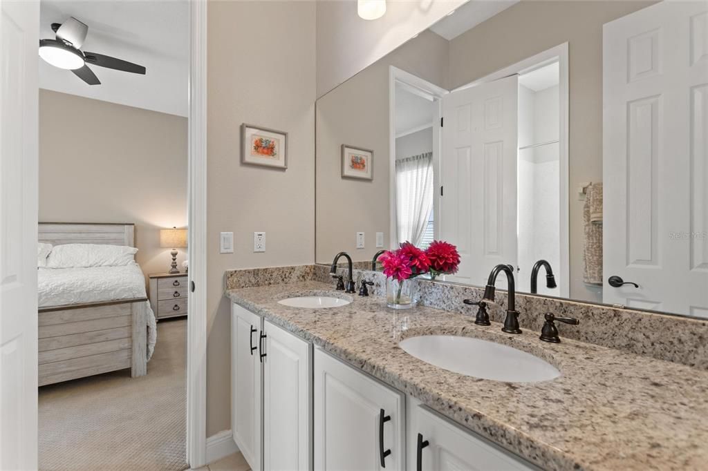 En Venta: $569,000 (4 camas, 3 baños, 3110 Pies cuadrados)