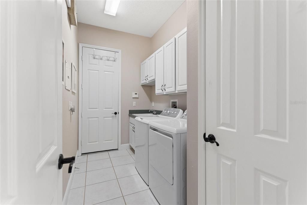 En Venta: $569,000 (4 camas, 3 baños, 3110 Pies cuadrados)