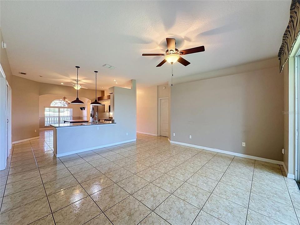 En Venta: $384,000 (3 camas, 2 baños, 1911 Pies cuadrados)