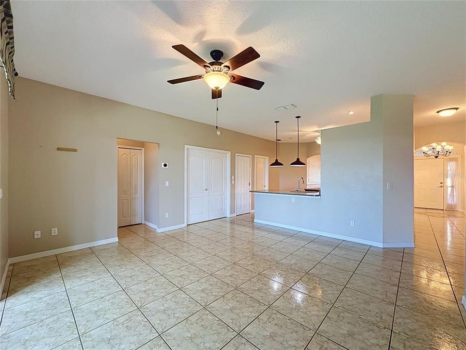 En Venta: $384,000 (3 camas, 2 baños, 1911 Pies cuadrados)