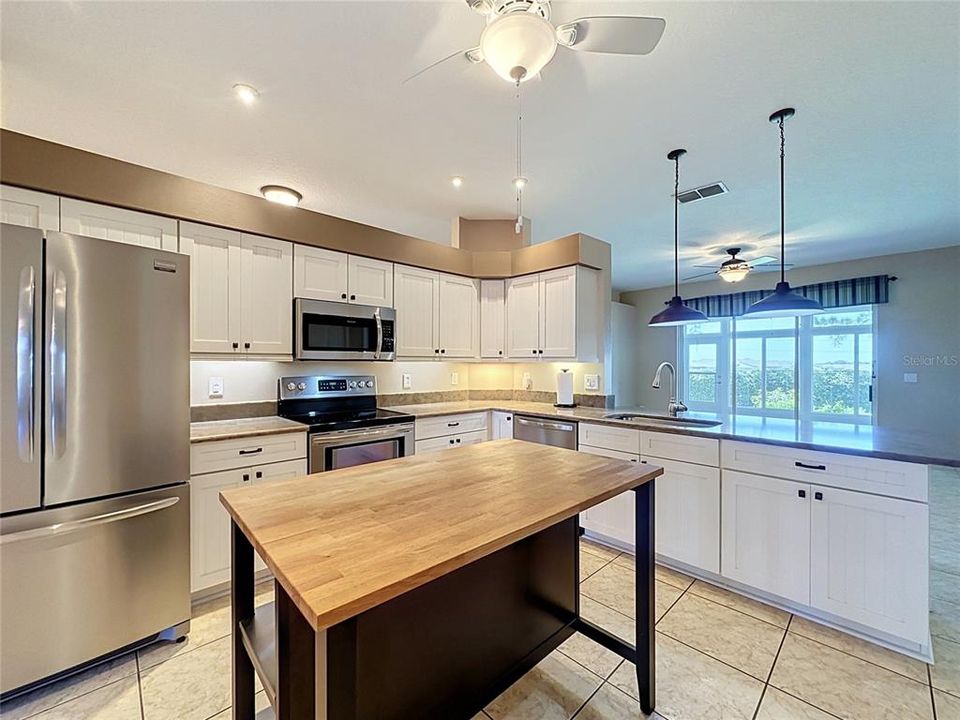 En Venta: $384,000 (3 camas, 2 baños, 1911 Pies cuadrados)