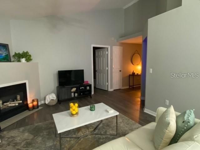 For Rent: $1,895 (2 beds, 2 baths, 1250 Square Feet)