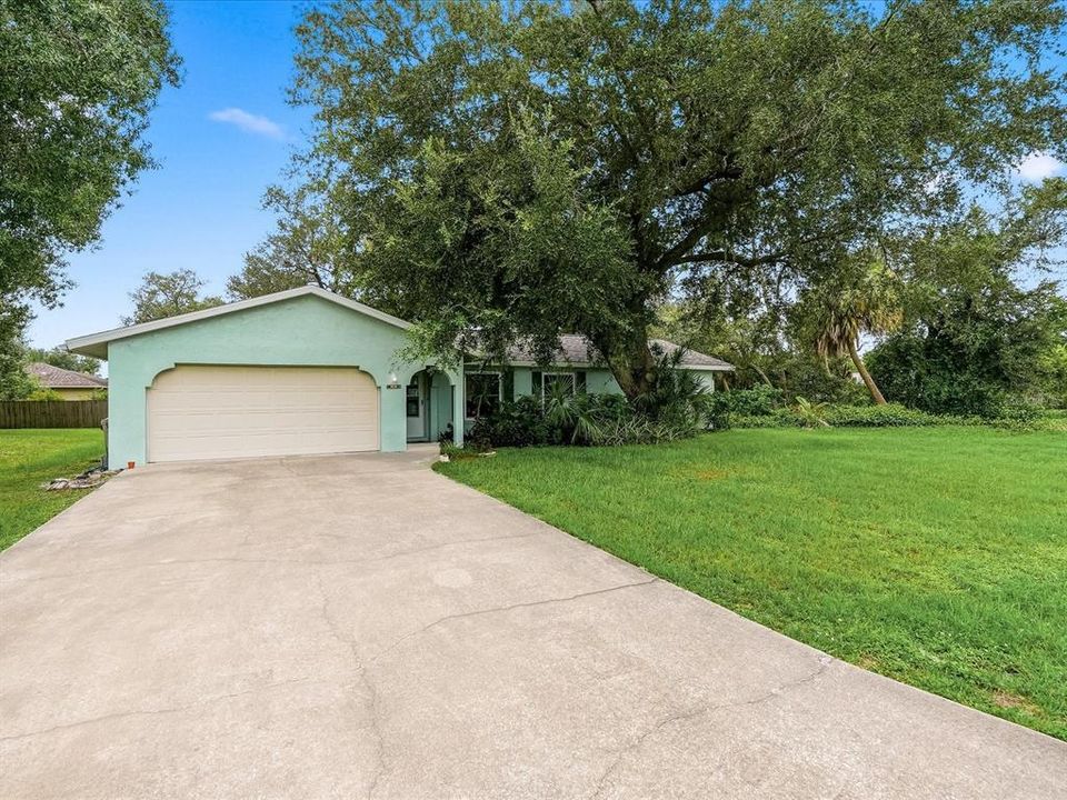 Active With Contract: $200,000 (3 beds, 2 baths, 1420 Square Feet)