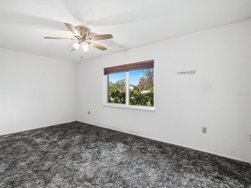 Active With Contract: $200,000 (3 beds, 2 baths, 1420 Square Feet)