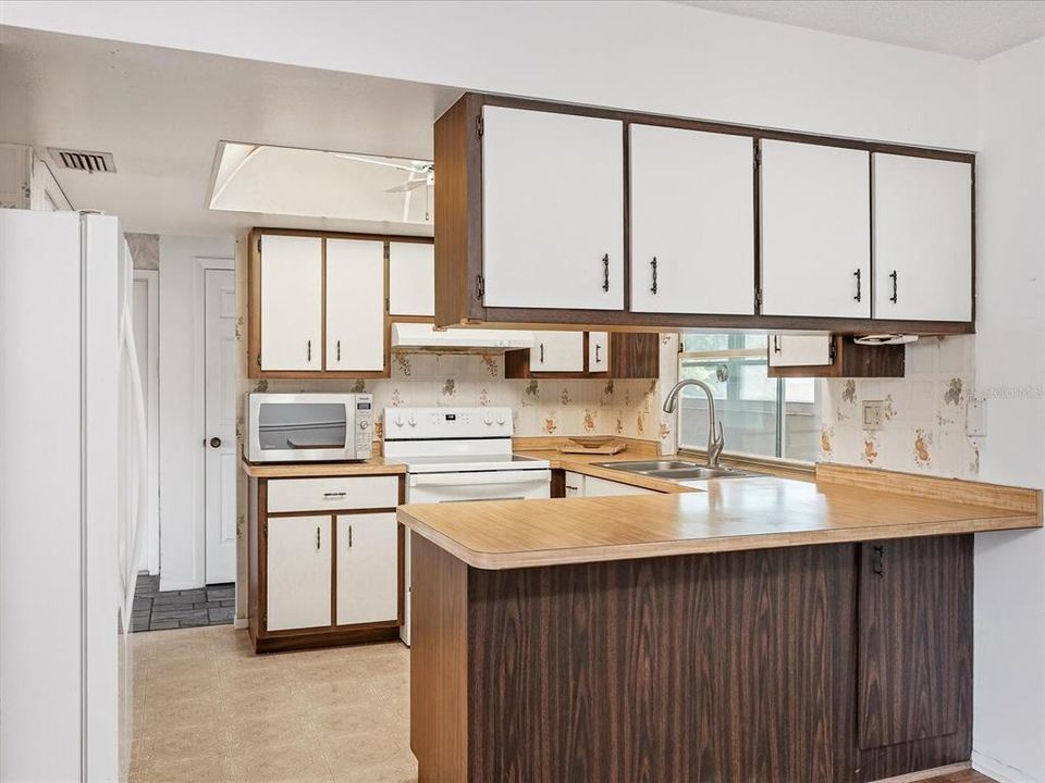 Active With Contract: $200,000 (3 beds, 2 baths, 1420 Square Feet)