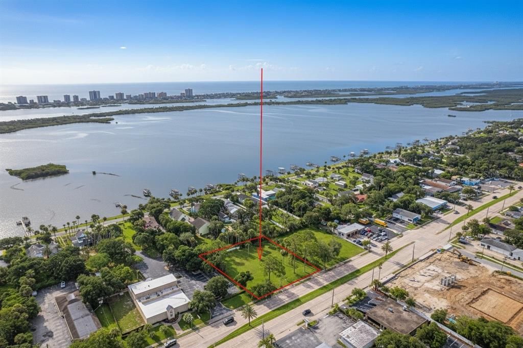 На продажу: $399,000 (0.74 acres)