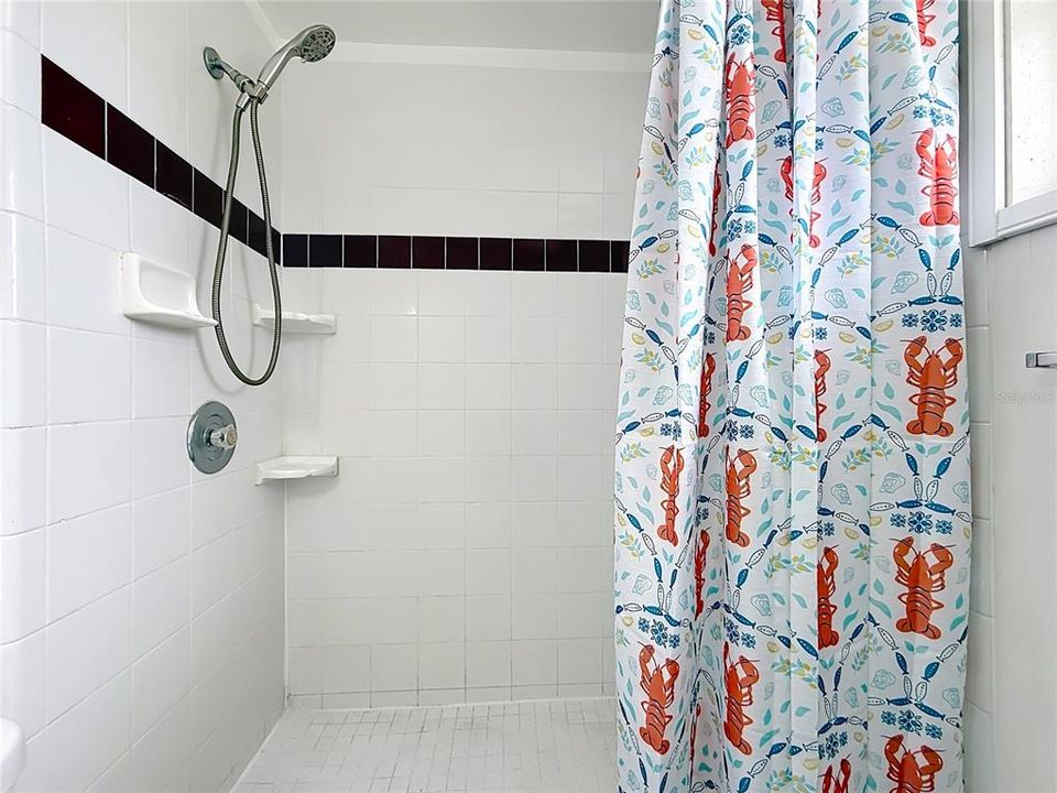 For Sale: $160,000 (2 beds, 1 baths, 680 Square Feet)
