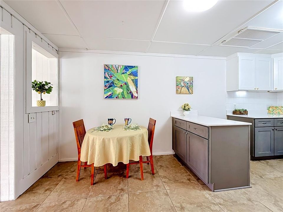 For Sale: $160,000 (2 beds, 1 baths, 680 Square Feet)