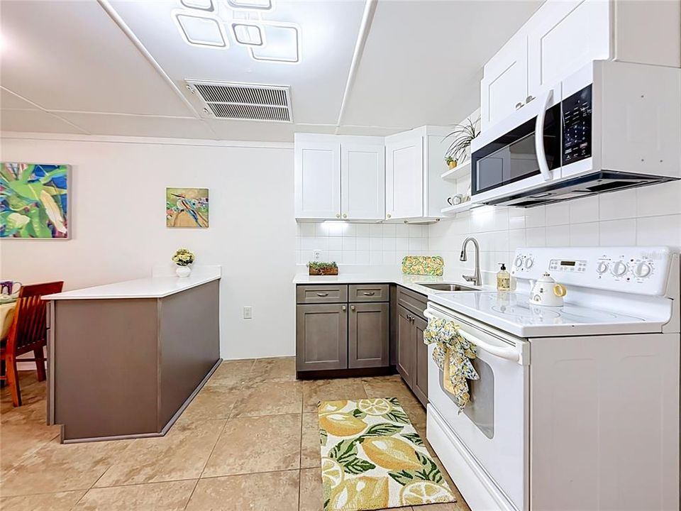 For Sale: $160,000 (2 beds, 1 baths, 680 Square Feet)