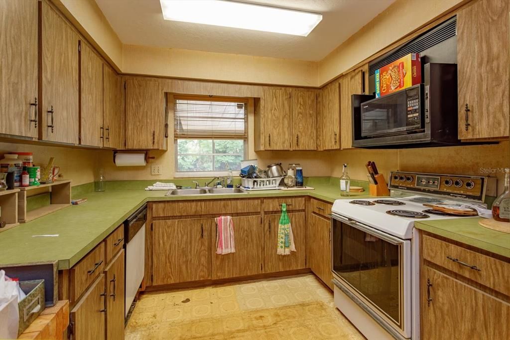 На продажу: $435,000 (4 спален, 2 ванн, 1720 Квадратных фут)