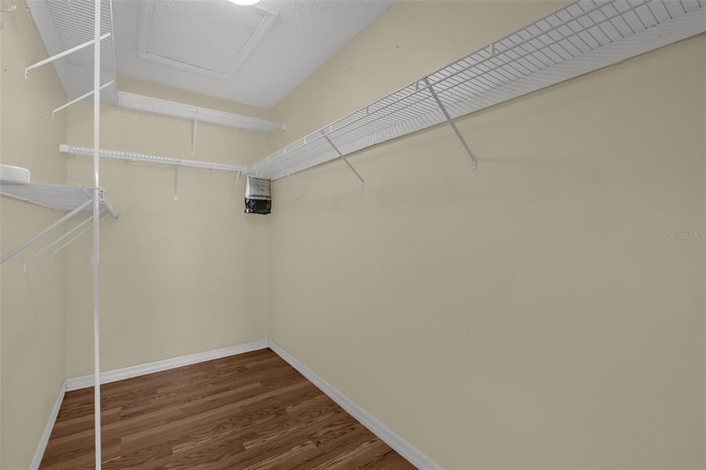 For Sale: $299,900 (3 beds, 2 baths, 1392 Square Feet)