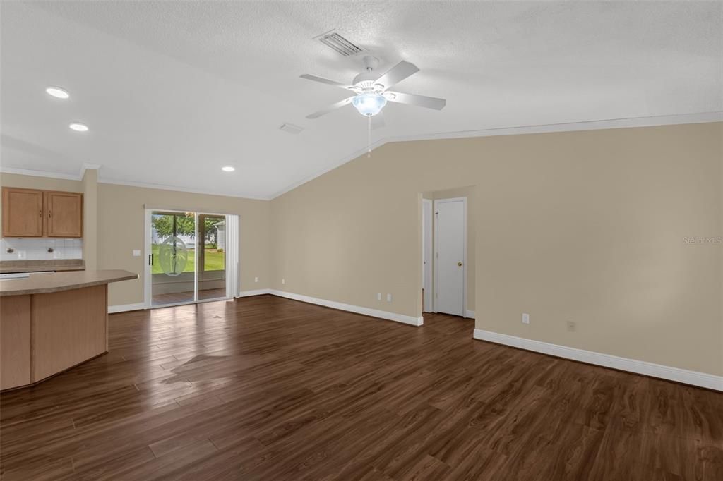 For Sale: $299,900 (3 beds, 2 baths, 1392 Square Feet)
