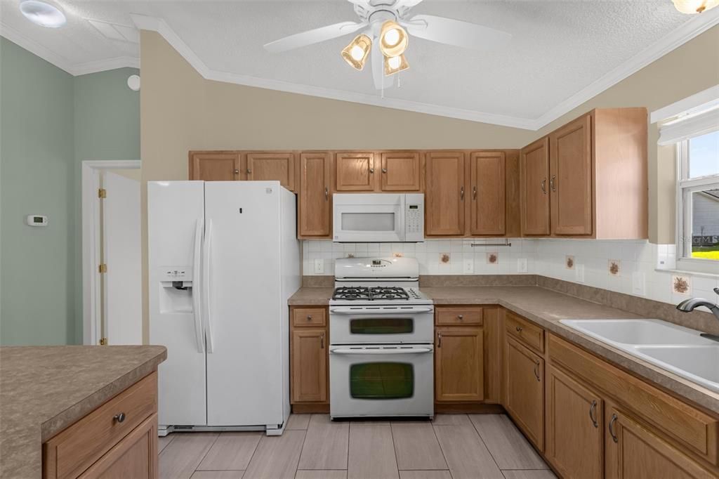 For Sale: $299,900 (3 beds, 2 baths, 1392 Square Feet)