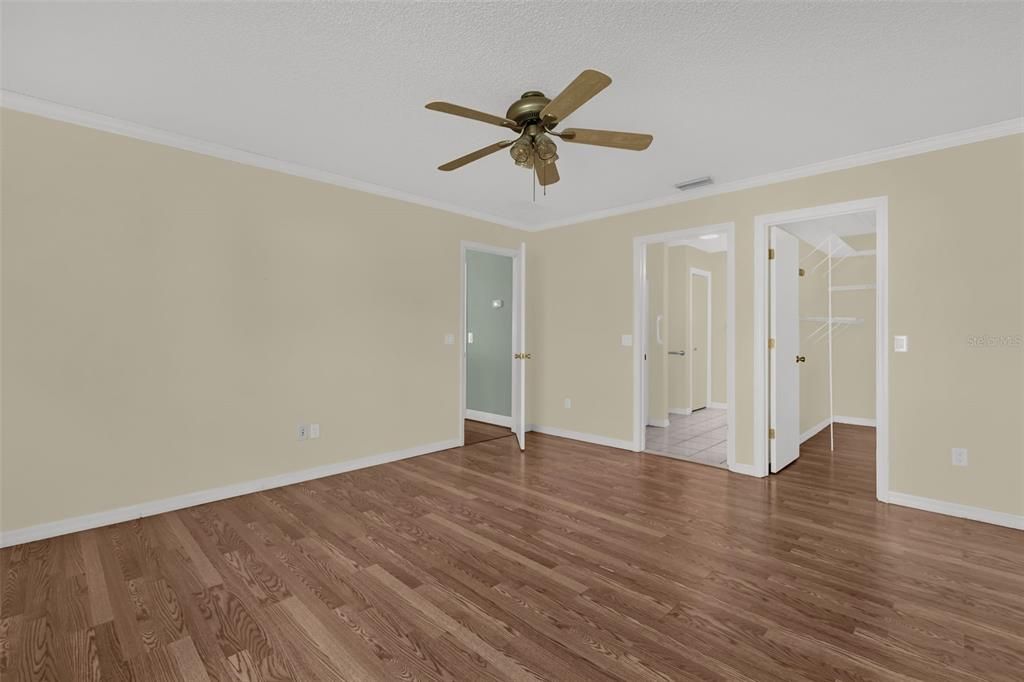 For Sale: $299,900 (3 beds, 2 baths, 1392 Square Feet)