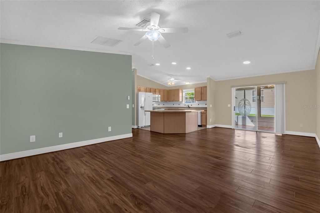 For Sale: $299,900 (3 beds, 2 baths, 1392 Square Feet)