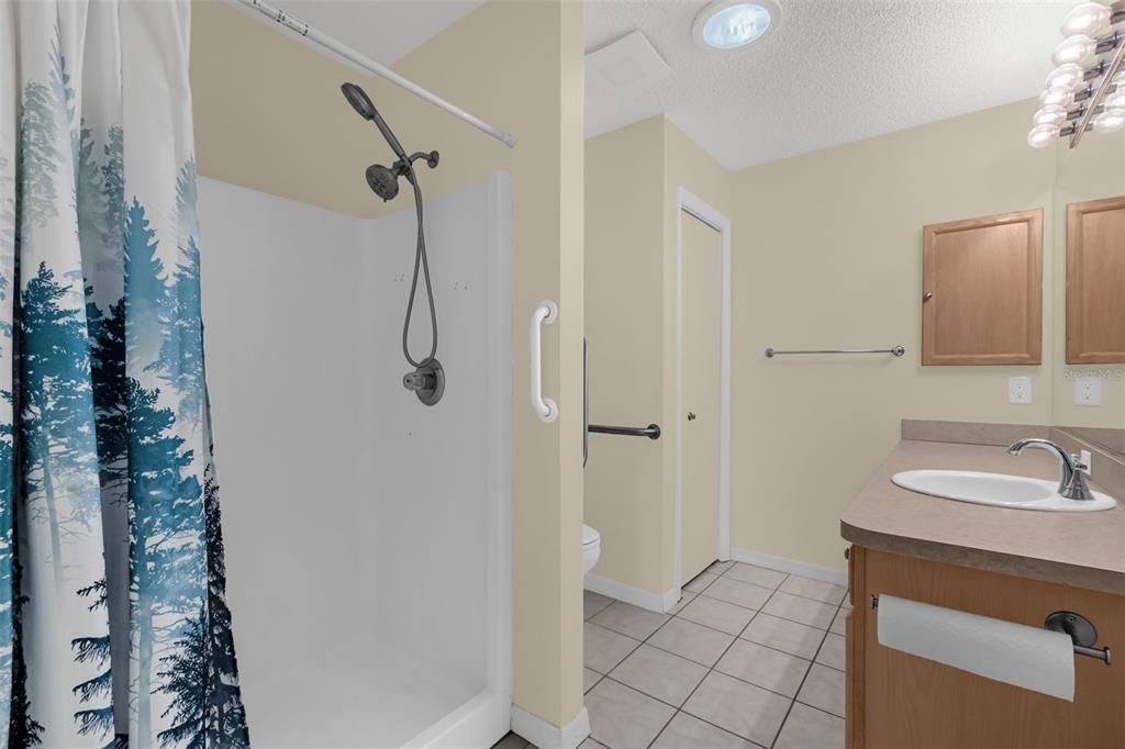 For Sale: $299,900 (3 beds, 2 baths, 1392 Square Feet)
