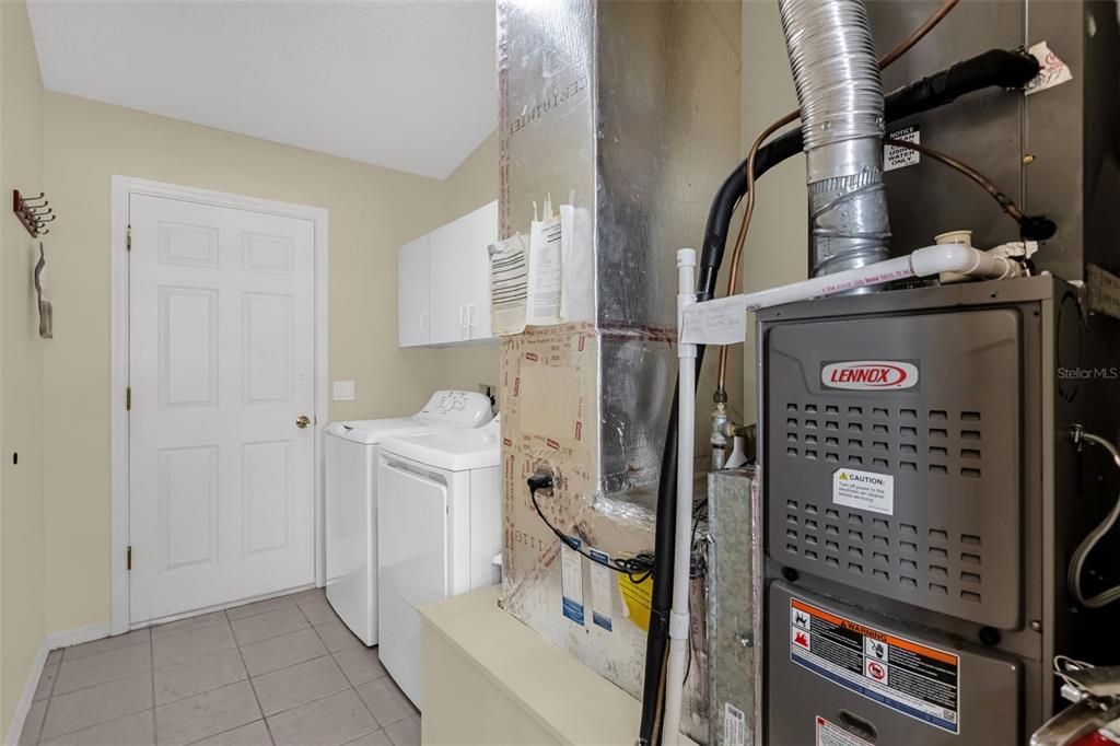 For Sale: $299,900 (3 beds, 2 baths, 1392 Square Feet)