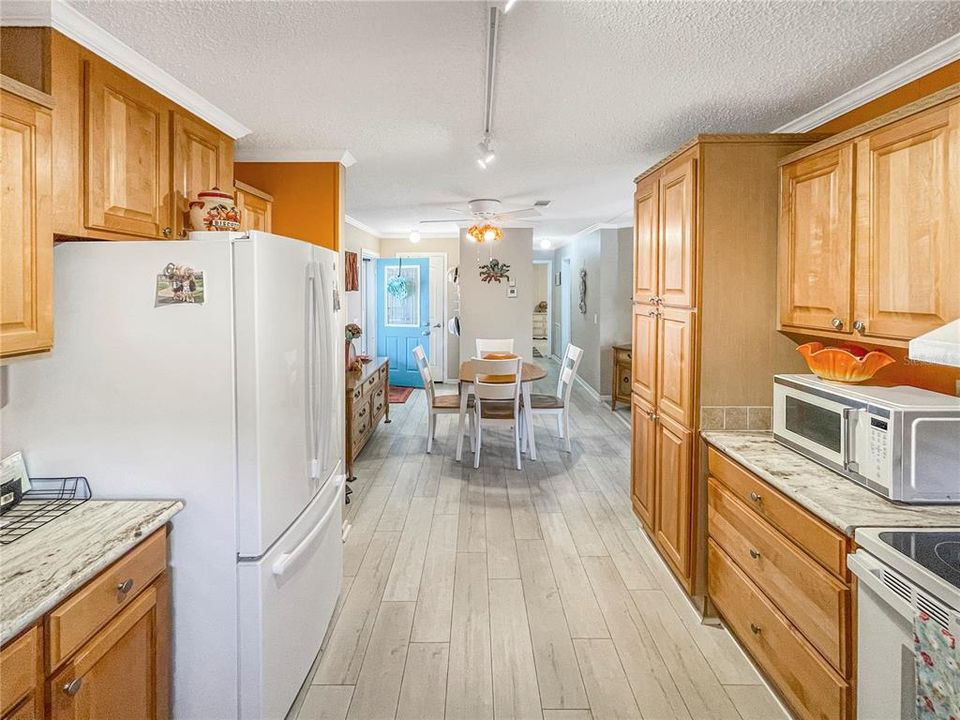 На продажу: $162,500 (2 спален, 2 ванн, 1104 Квадратных фут)