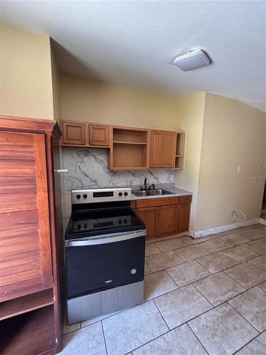 На продажу: $174,900 (3 спален, 1 ванн, 1705 Квадратных фут)
