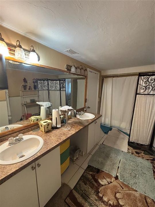 На продажу: $174,900 (3 спален, 1 ванн, 1705 Квадратных фут)
