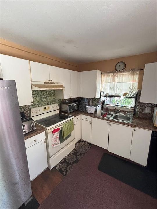 На продажу: $174,900 (3 спален, 1 ванн, 1705 Квадратных фут)