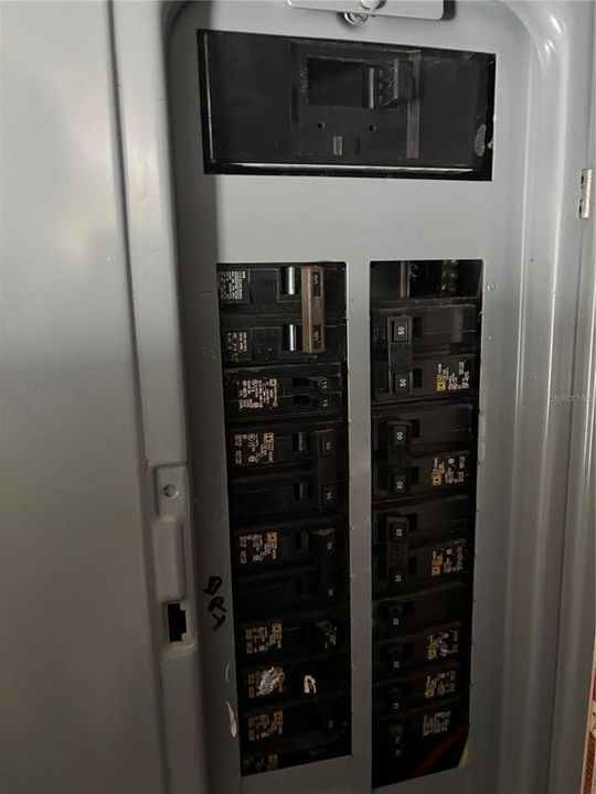 На продажу: $174,900 (3 спален, 1 ванн, 1705 Квадратных фут)