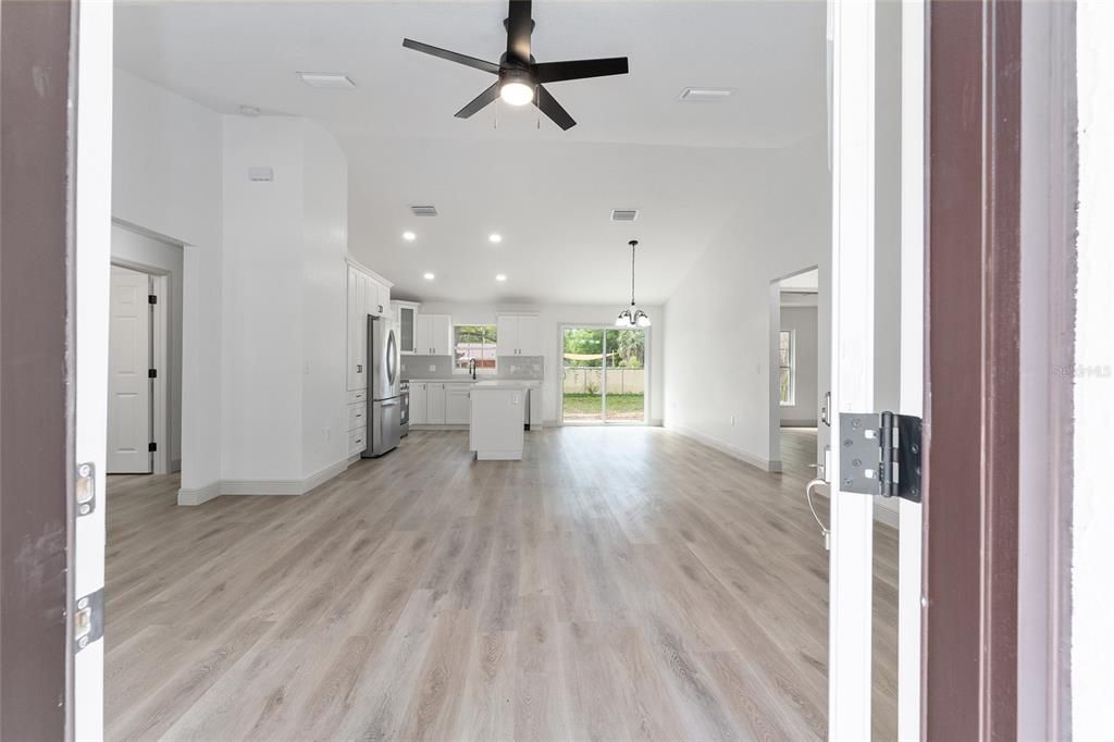 For Sale: $274,900 (3 beds, 2 baths, 1727 Square Feet)