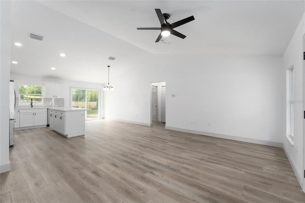 For Sale: $274,900 (3 beds, 2 baths, 1727 Square Feet)