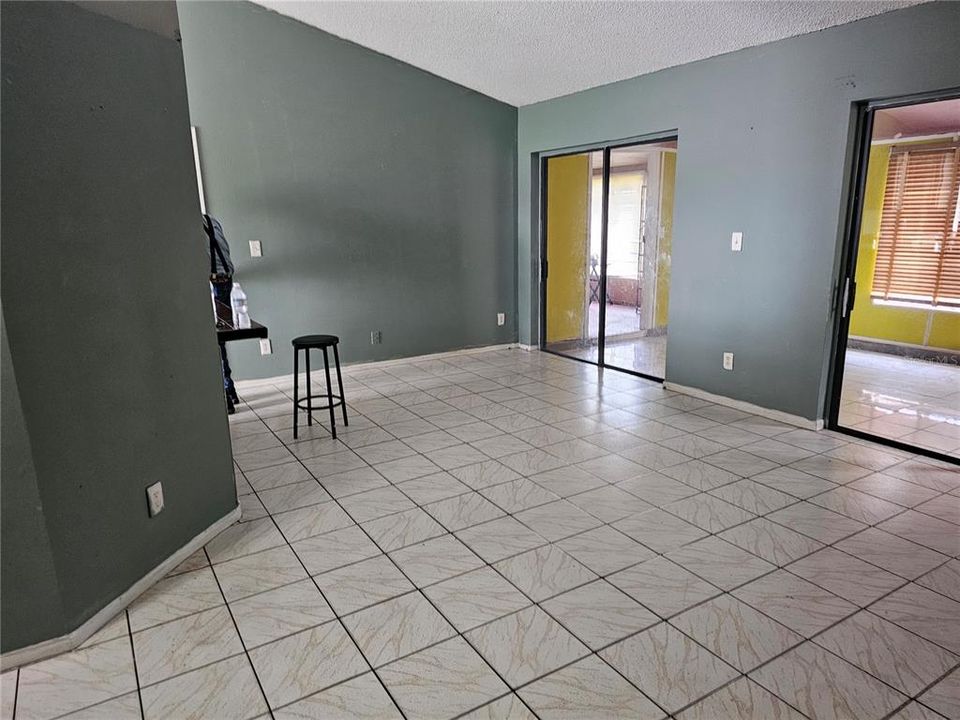 For Rent: $1,625 (3 beds, 2 baths, 1053 Square Feet)
